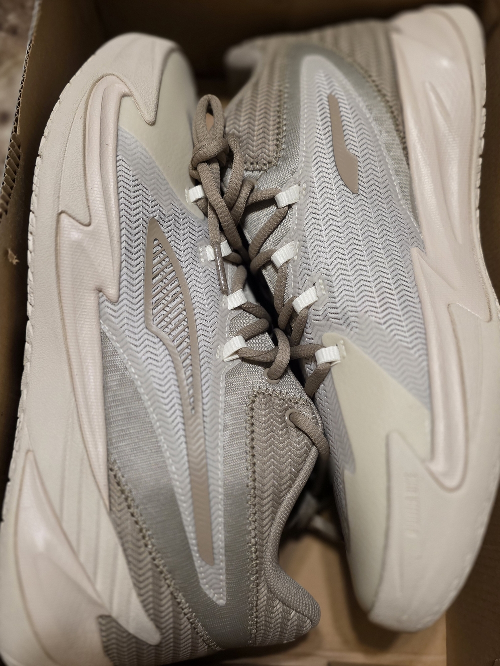 New Puma Men's Dagger basketball shoes in the 'Alpine Snow/Ice Coffee' colorway